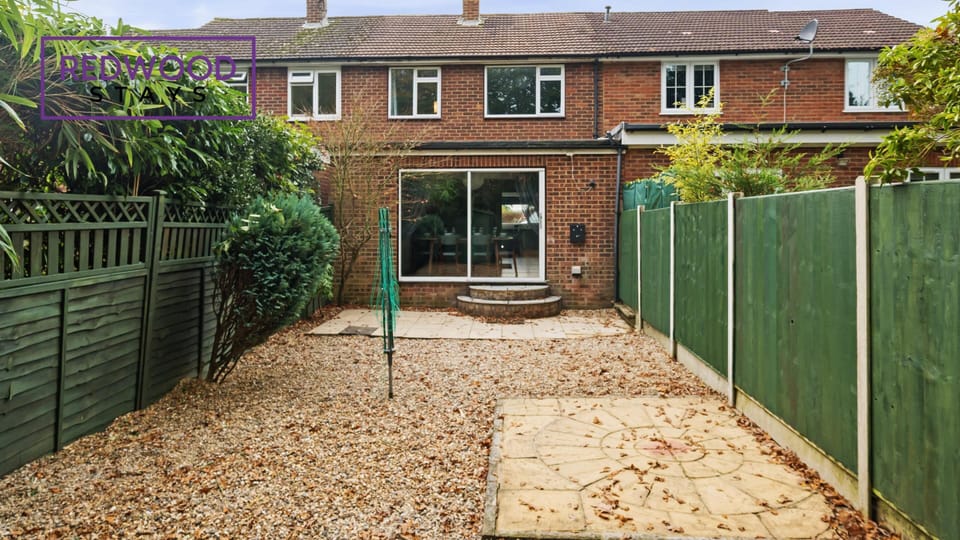 PRIVATE BACKYARD PERFECT SPACE FOR PETS