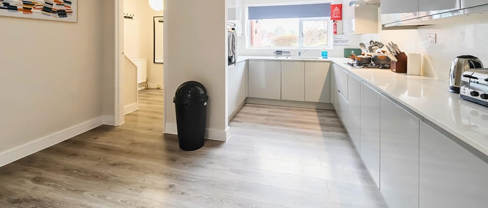 FULLY EQUIPPED KITCHEN WITH SLEEK APPLIANCES