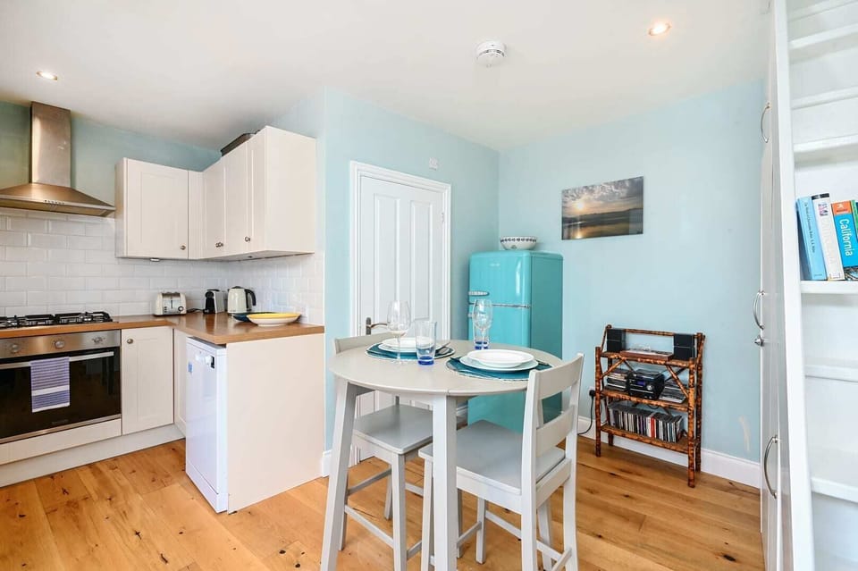 Fully Equipped Kitchen with a Table For 2!