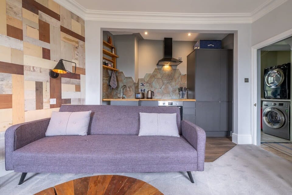 Wakefield Apartment, Brighton and Hove - Host & Stay