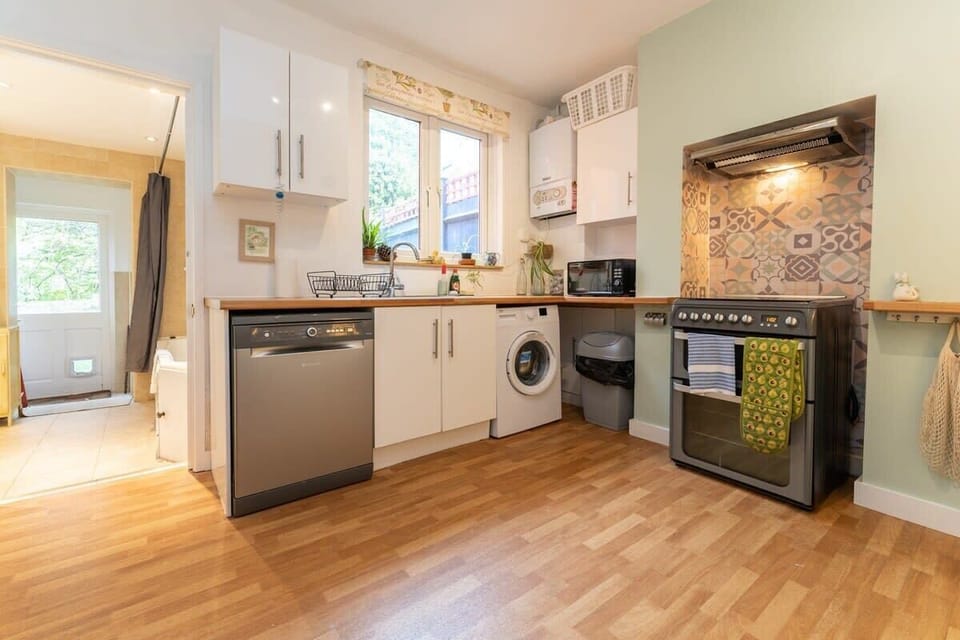 fully equipped and functional kitchen