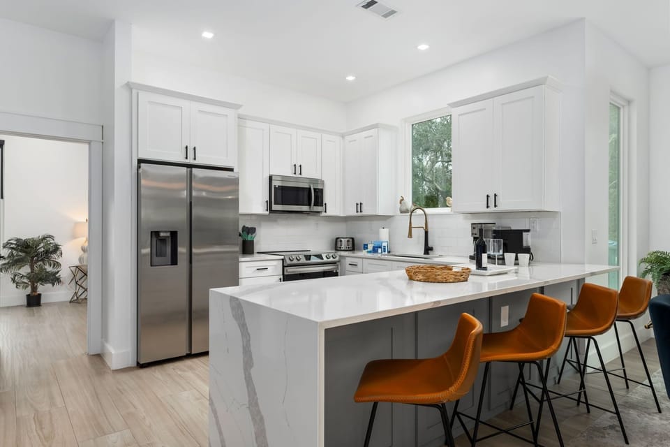 Breakfast bar/Kitchen