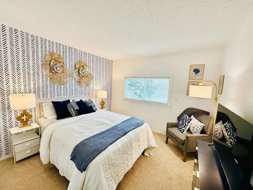 It`s no wonder guests keep coming back to Hickory Haven! This tranquil bedroom is just one of the many comforts that make our lakefront property a favorite. Immerse yourself in breathtaking views and unmatched relaxation at the Lake of the Ozarks.