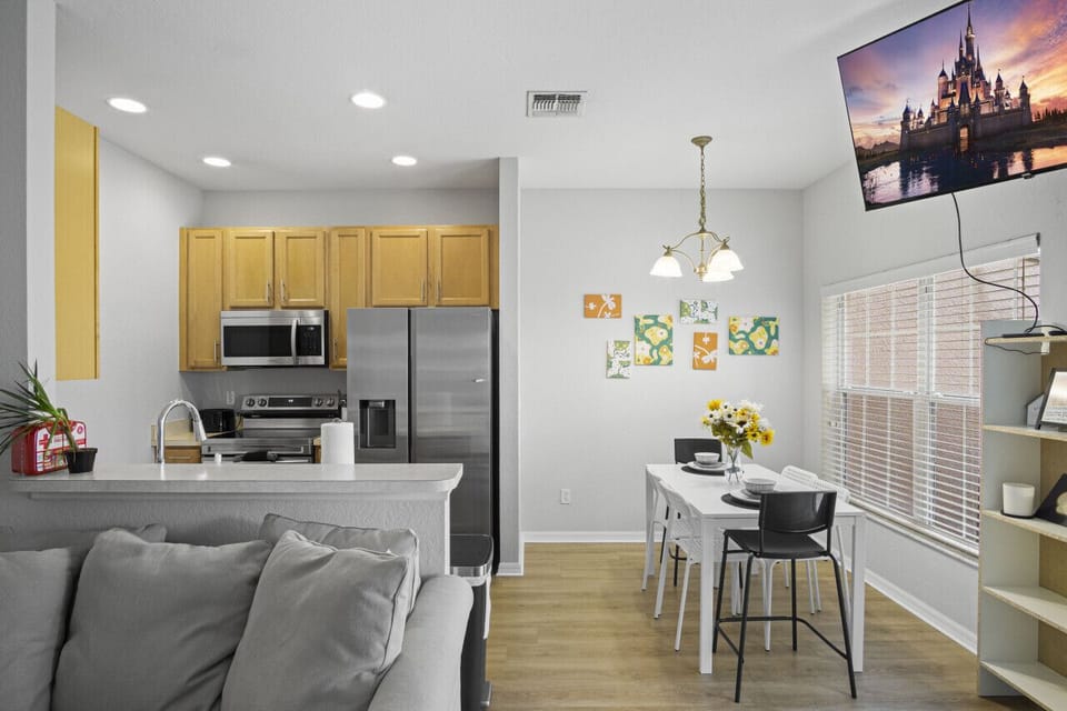 Dining Room & Kitchen