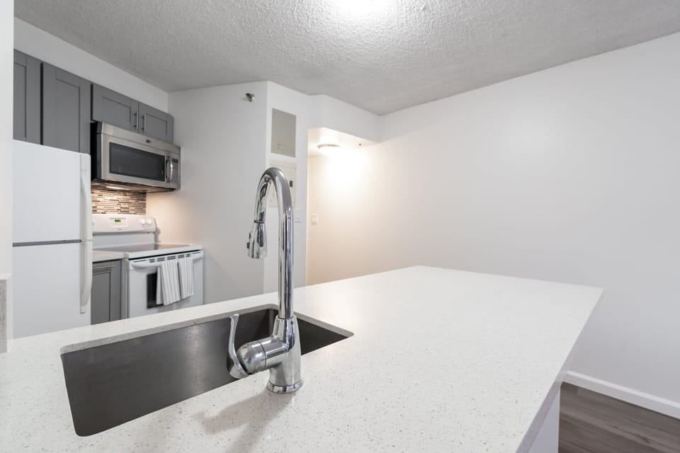 Large Kitchen Peninsula for Extra Prep Space