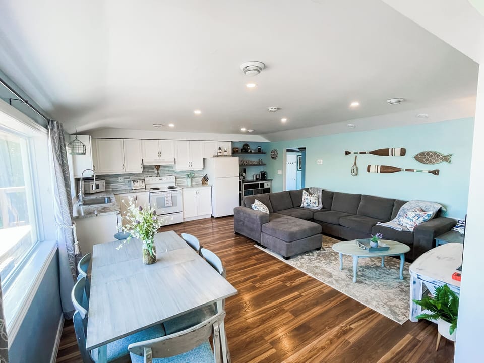 Open concept living room/dinning room/kitchen