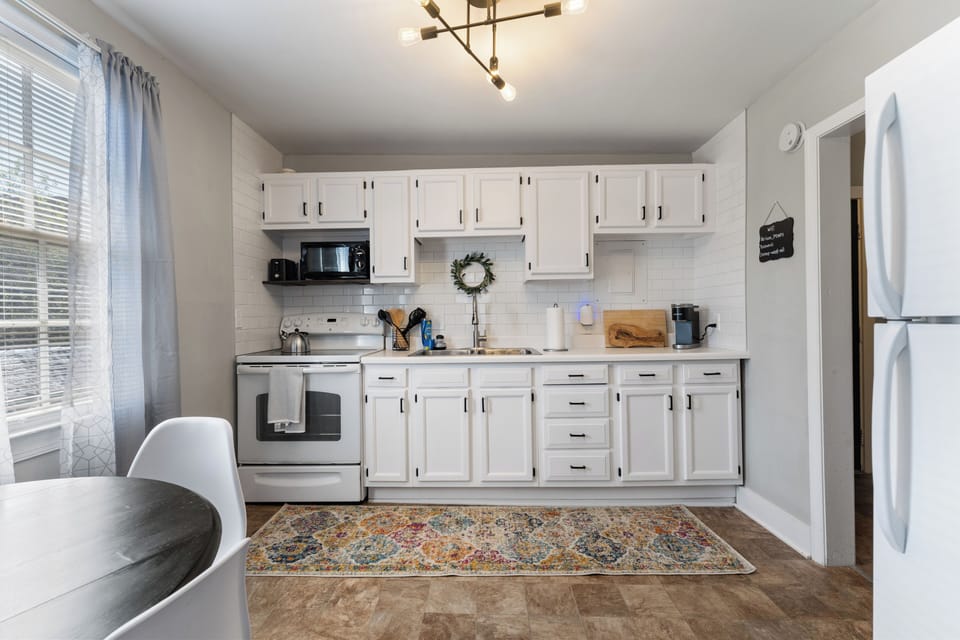Well-equipped kitchenette with oven, coffee maker, and toaster for meals.