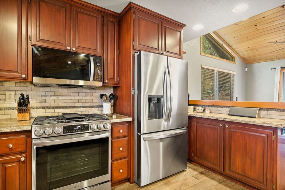 Fully equipped kitchen.