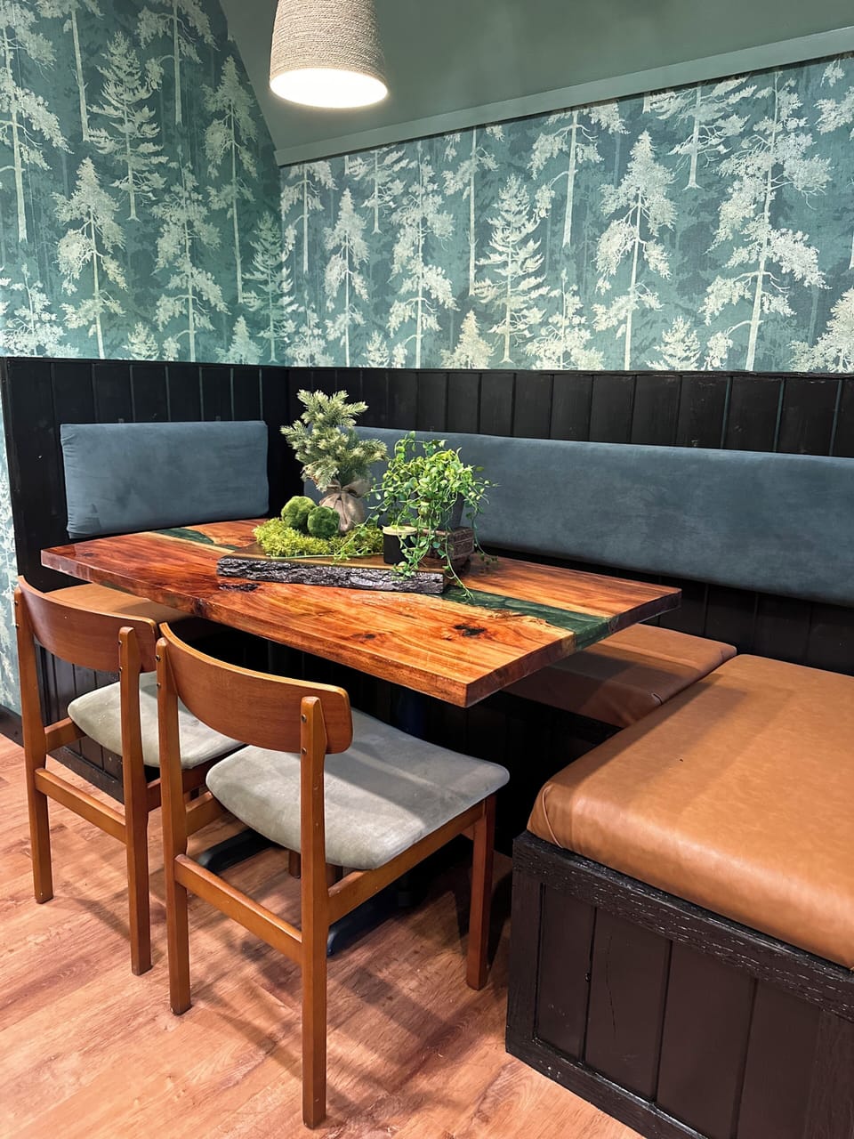 Custom banquette seating for 6