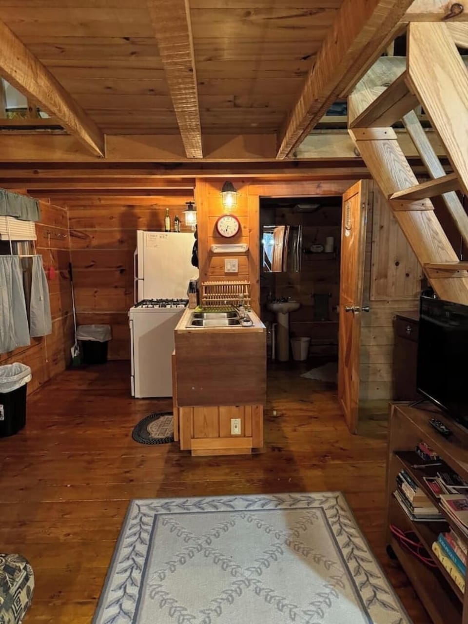 Comfortable All-Season Cabin: Heating and air conditioning ensure your stay is perfect in any weather
