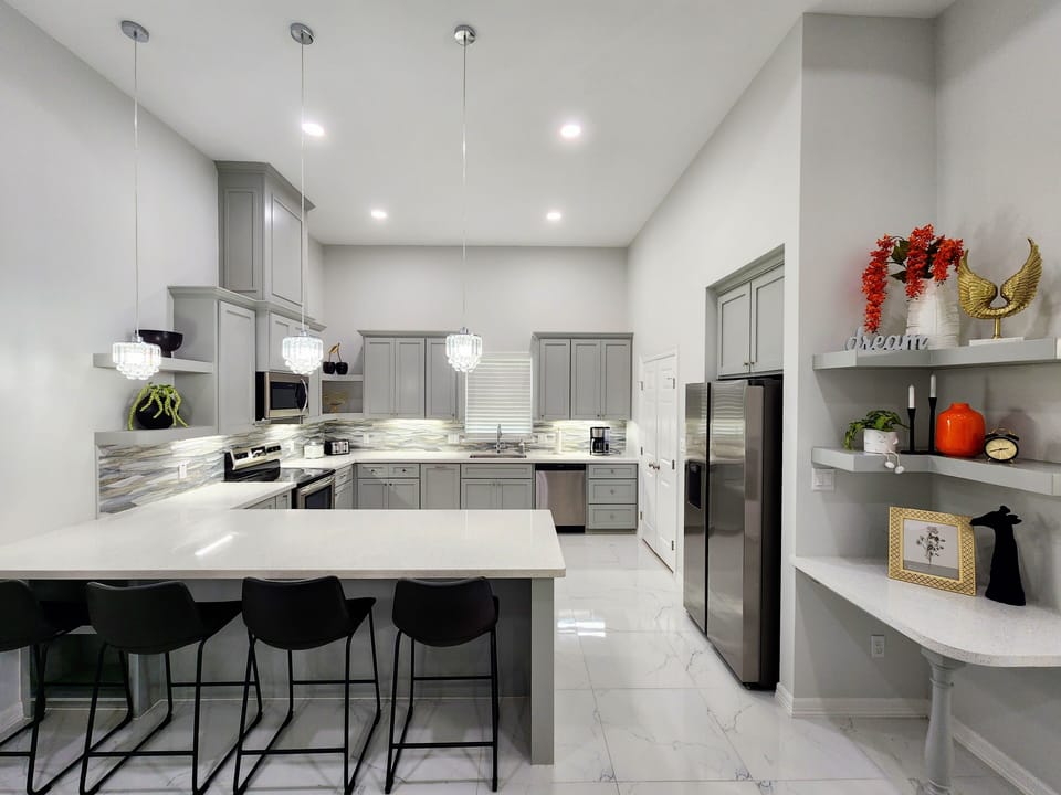 Large quartz kitchen peninsula for additional sitting area