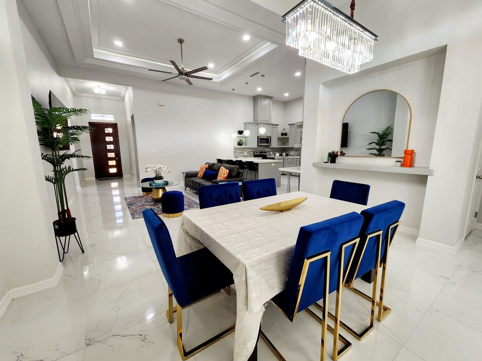 Expansive dining room 