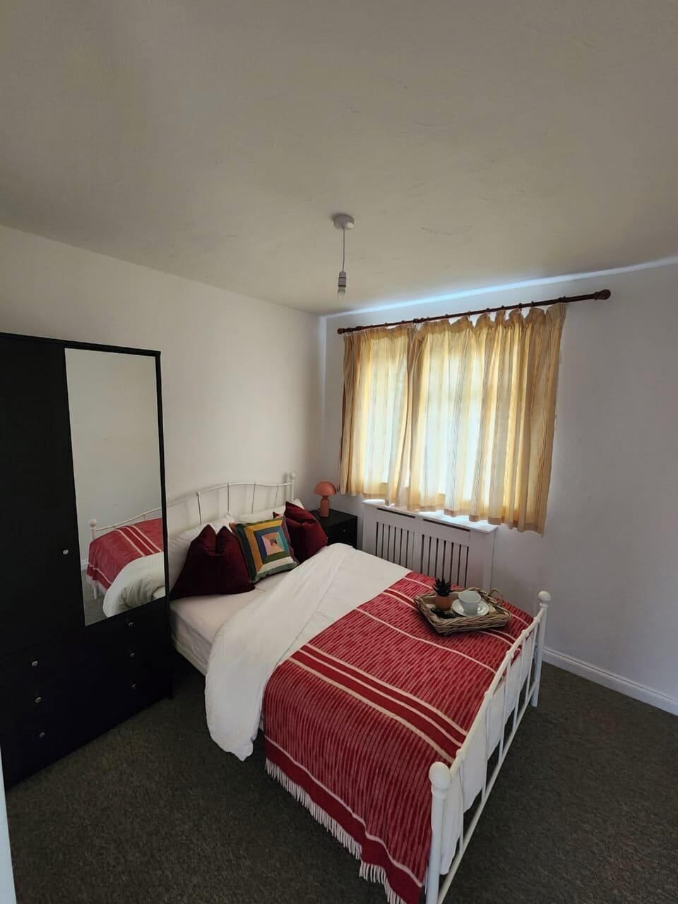 Double bed. Heating, bed linen, towels