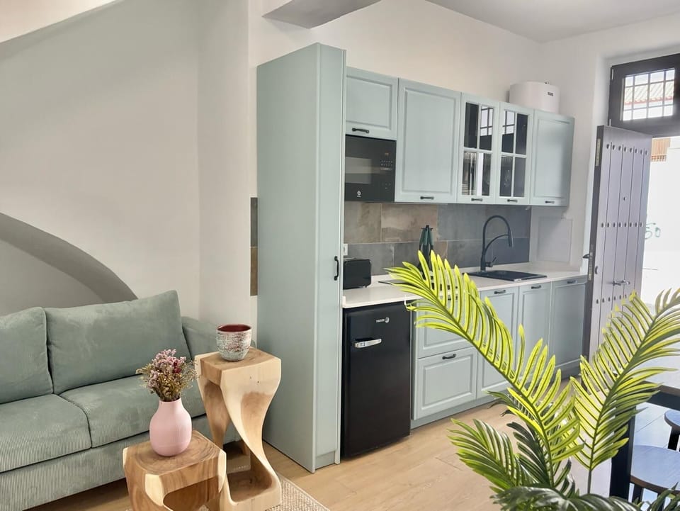 Facade/entrance,TV and multimedia,Kitchen or kitchenette,Living room