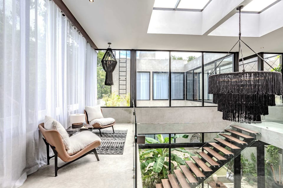 Upper Living | Light-washed sitting nook open to the treetops