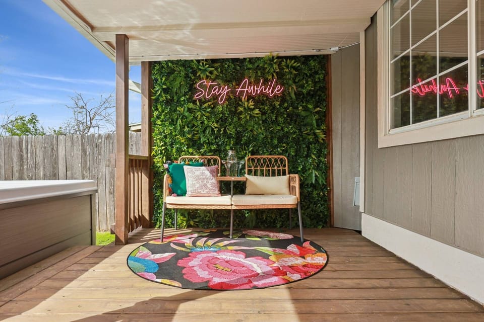 Welcome to Beth Lane Retreat - Sylish getaway with Viking Hot tub, BBQ grill and covered patio to relax outside