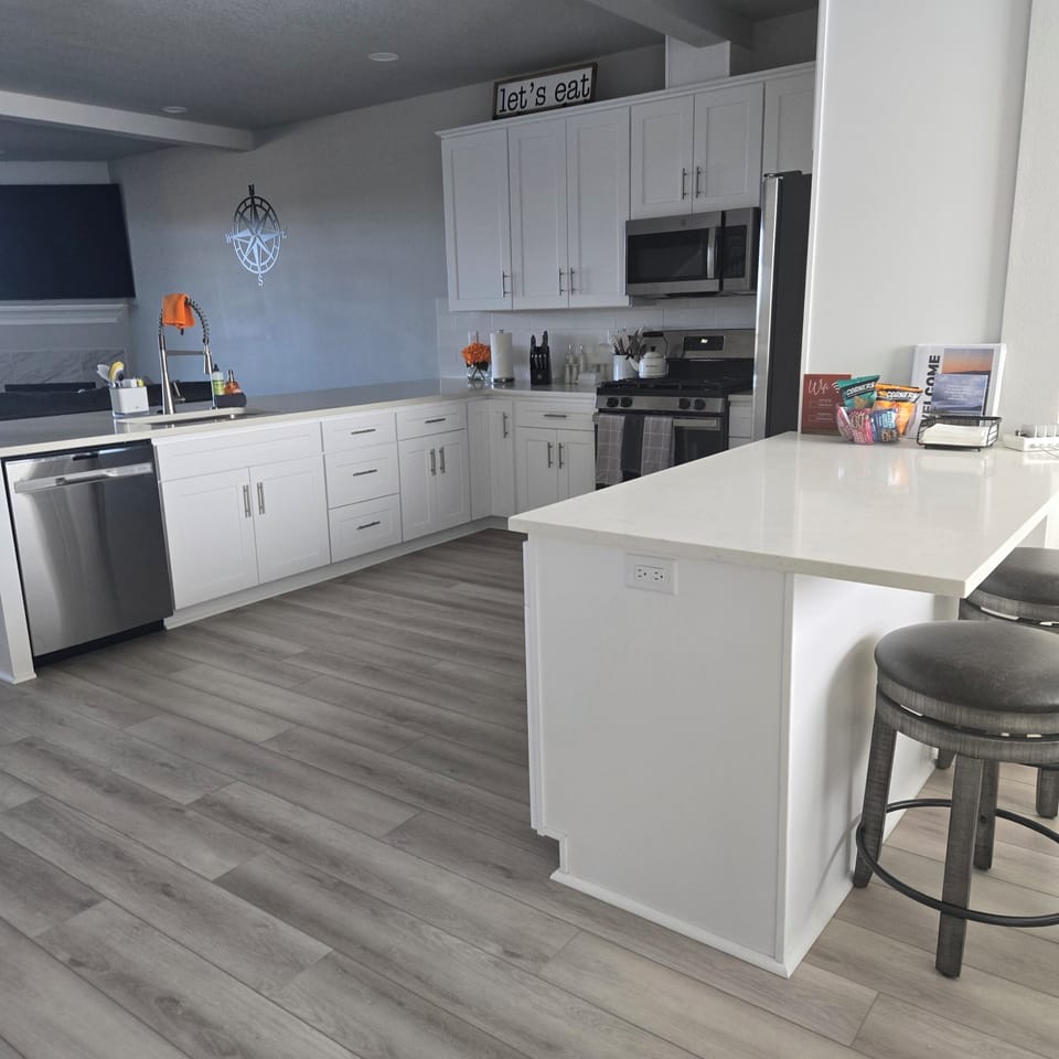 Kitchen area- Plenty of room for several people to move around comfortably.