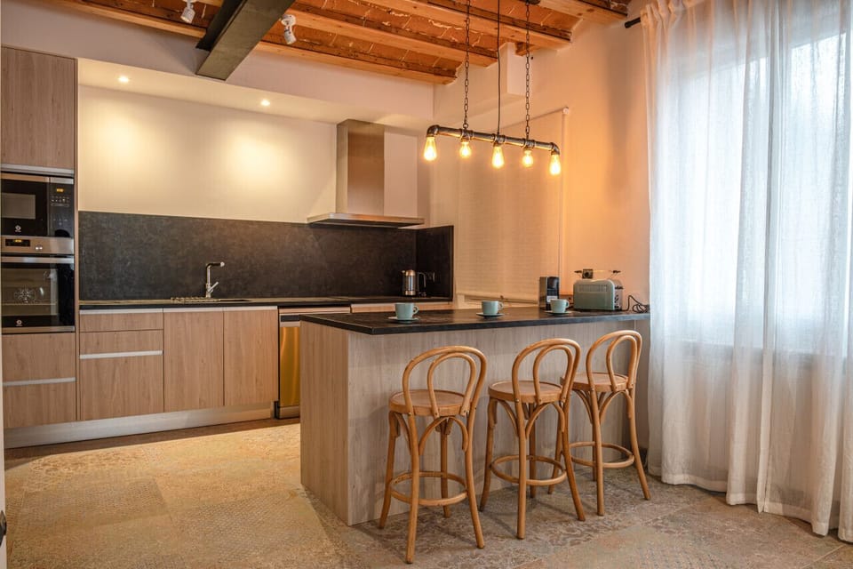 Cocina abierta y barra