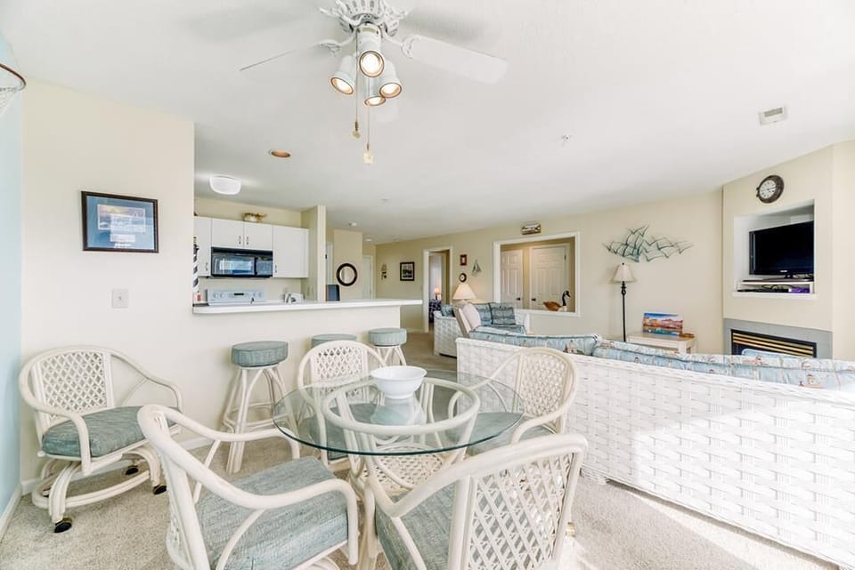 Dining area (3)