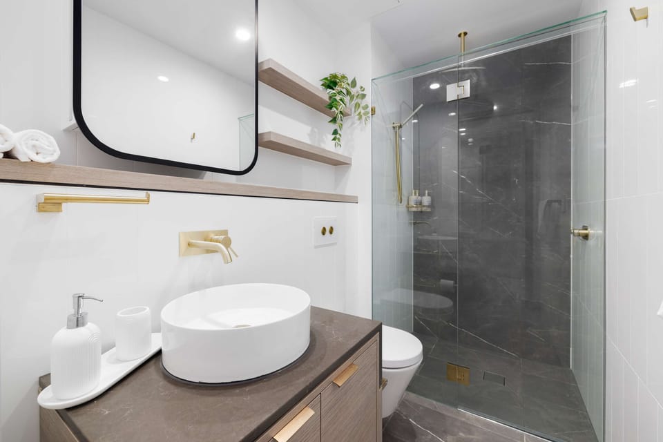 Full bathroom