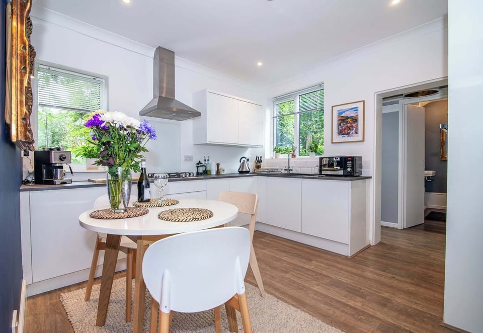 Terrace House on Canal, Worcester - Host & Stay