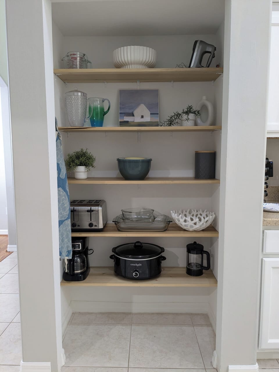Open pantry