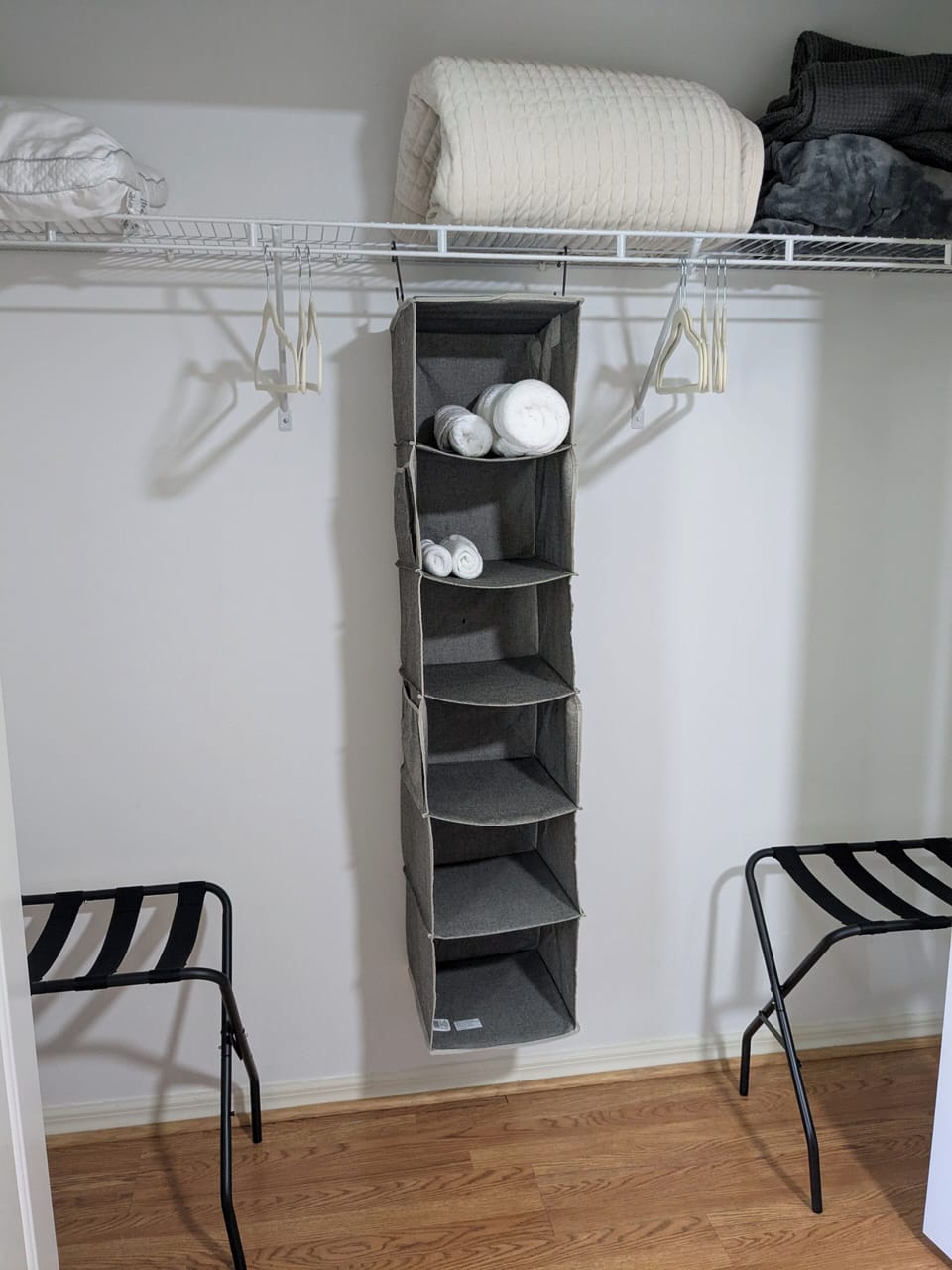 Trundle room closet