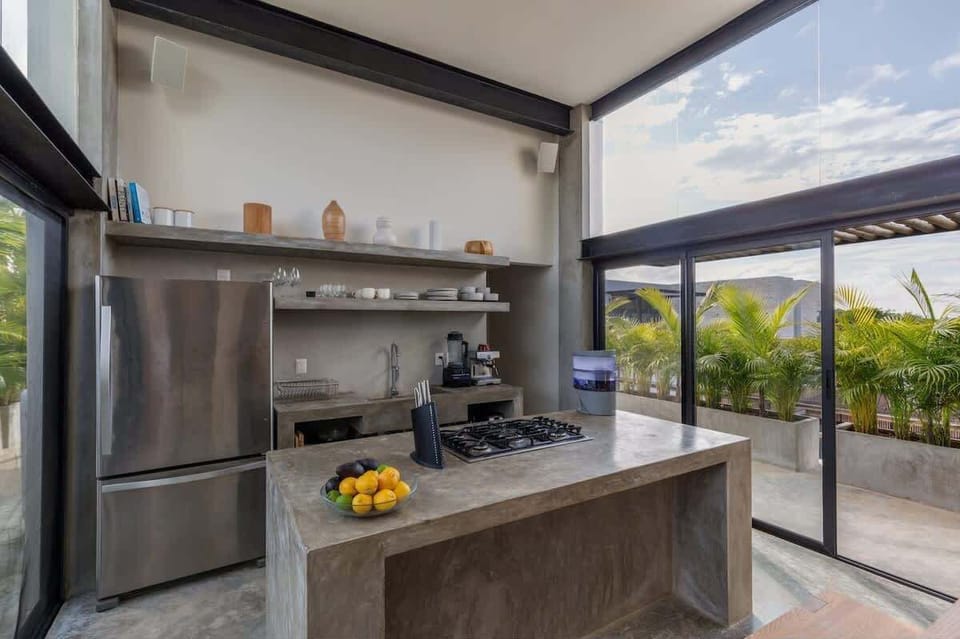 Spacious and equipped kitchen.