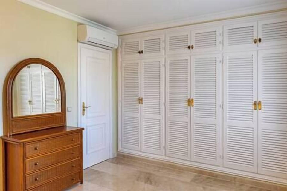 Master bedroom with double bed, en-suite, closet, and patio view. Warm lighting for relaxing. (7)