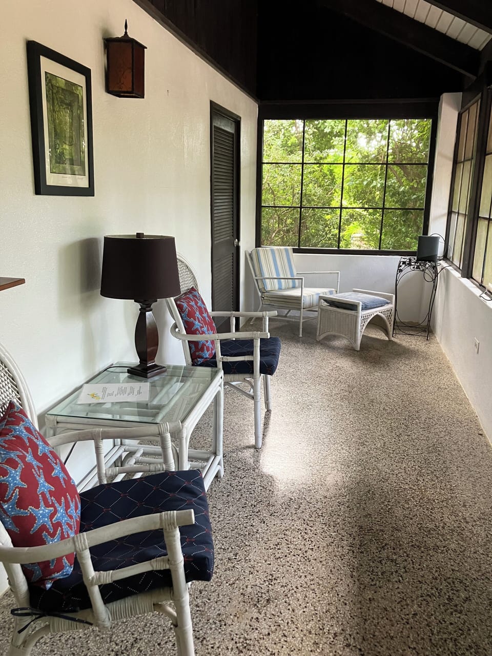 Entryway with additional seating space, perfect for reading or nature watching.