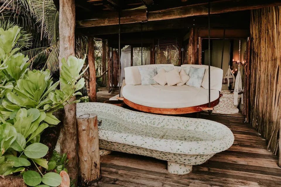 Outdoor spa tub
