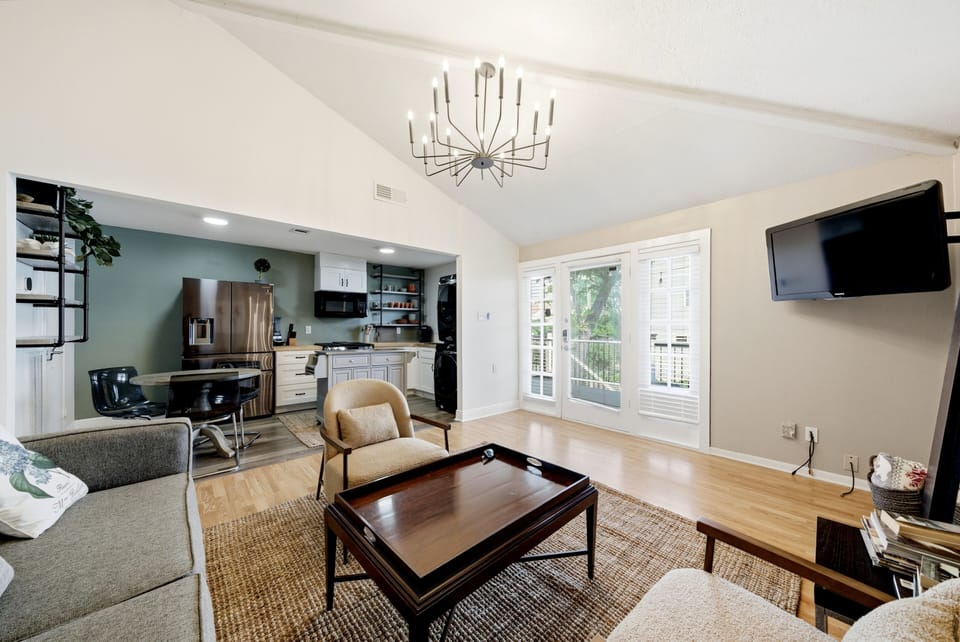 Furniture, Indoors, Living Room, Screen, Couch