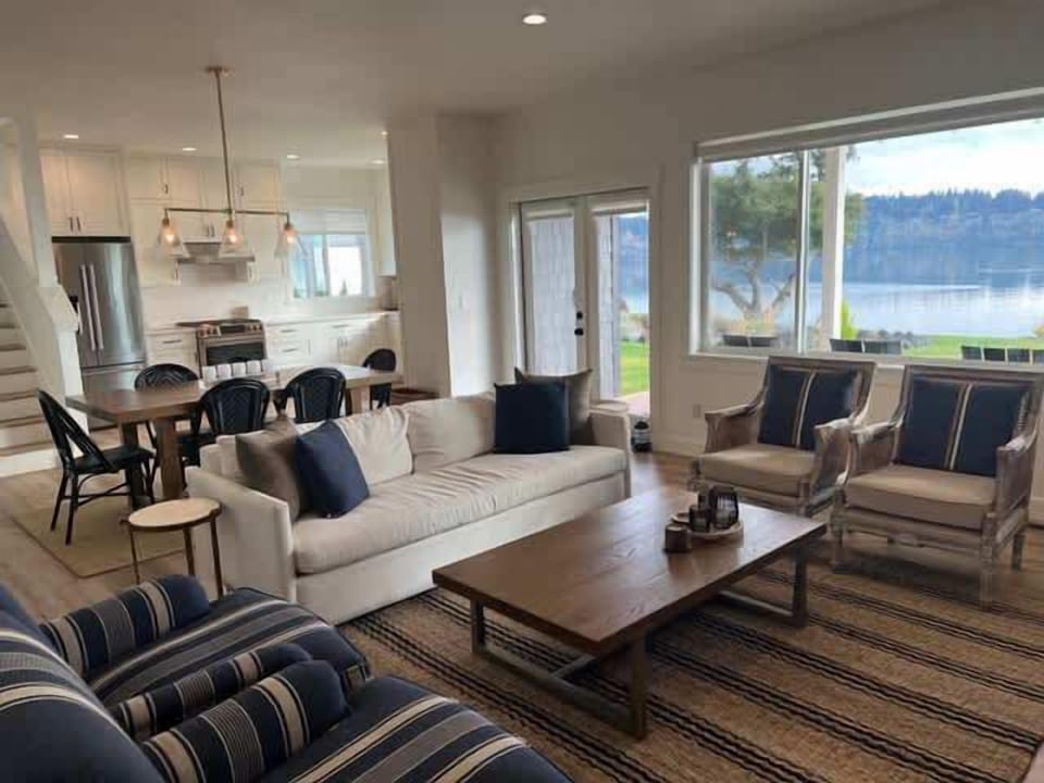 Comfortable seating to gather the family. 