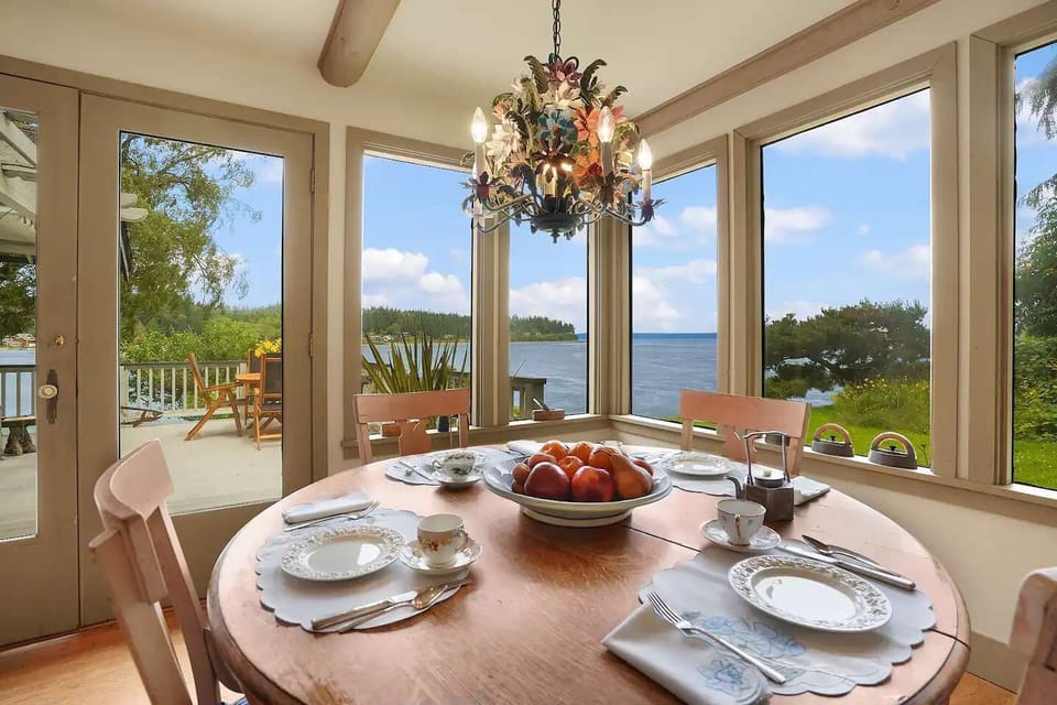 Perfect place to entertain or have an evening card game