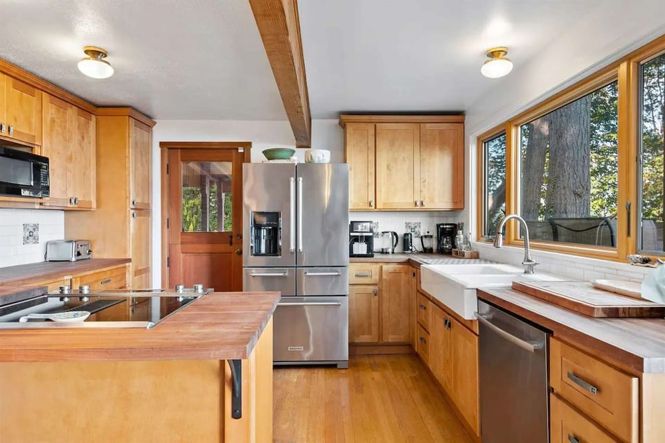 Everything you need to whip up a great meal with some magical views of the Puget Sound