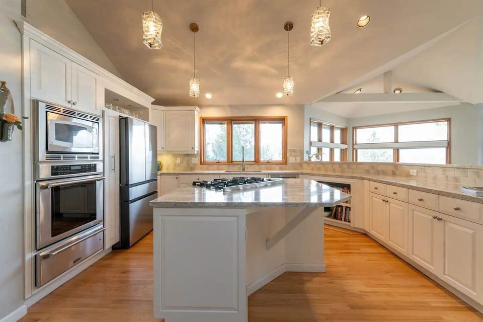 A spectacular kitchen for the most spectacular home chefs.