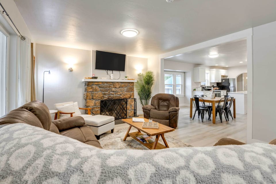 Living Room | 3 Queen Air Mattresses | 1st Floor | Flat-Screen TV