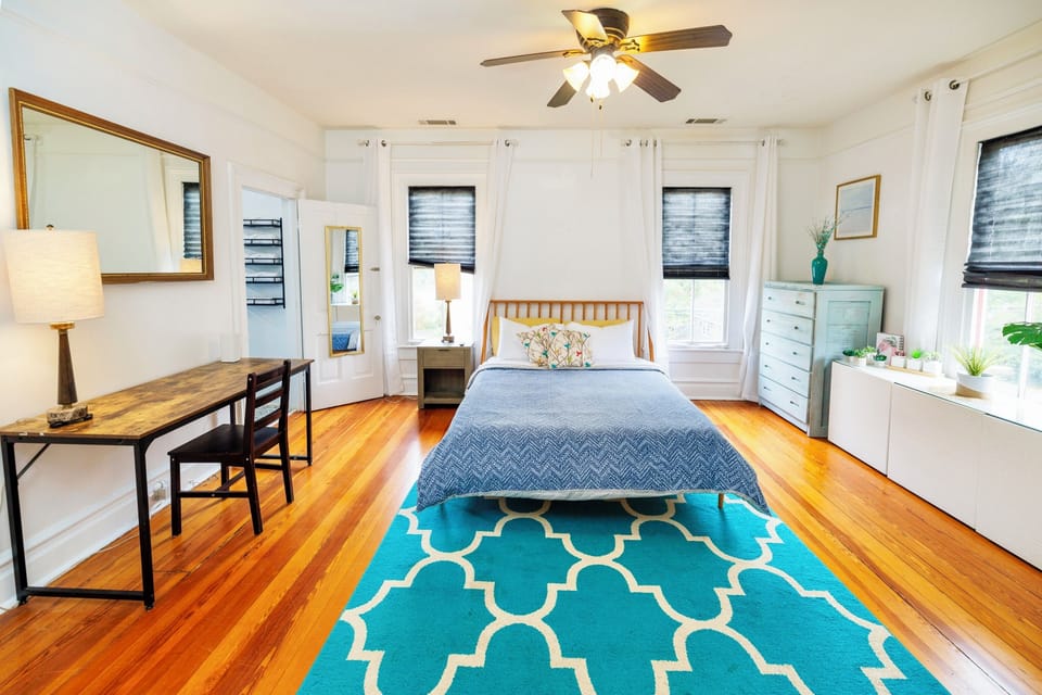 Queen sized Bed with large desk for remote work