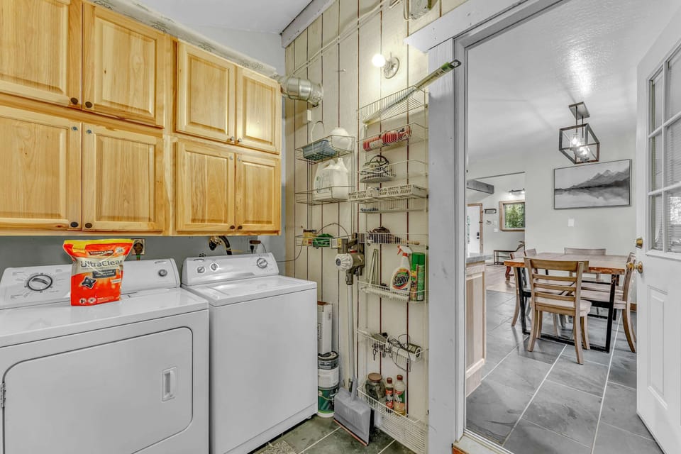 Mudroom: Full-size washer and dryer, access to backyard
