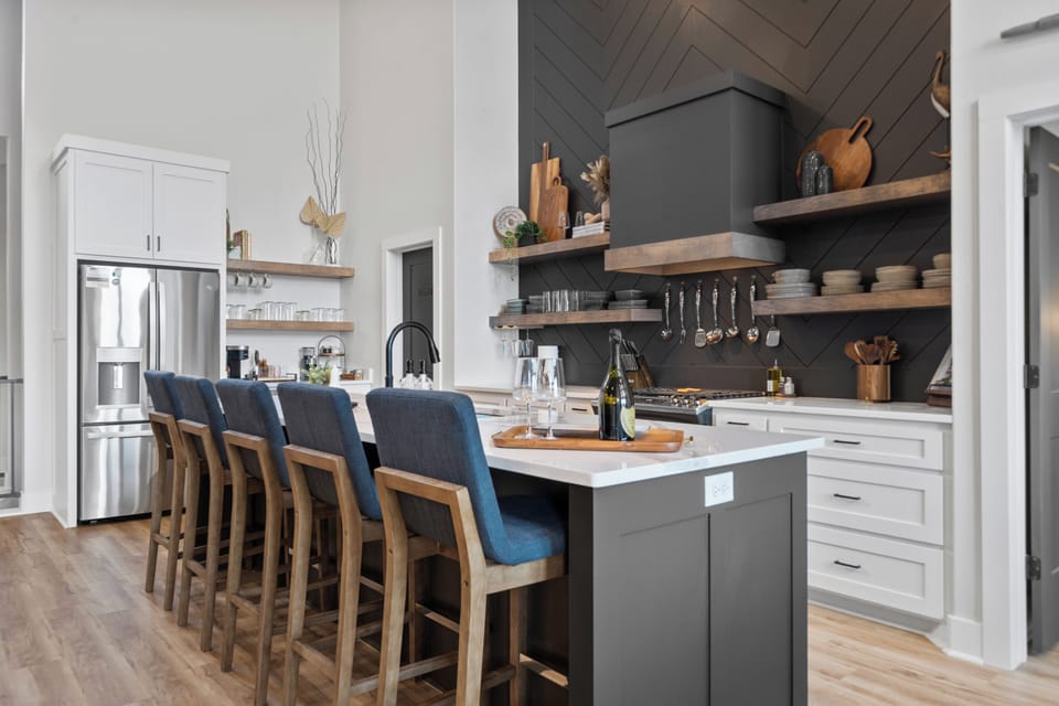 MAIN KITCHEN