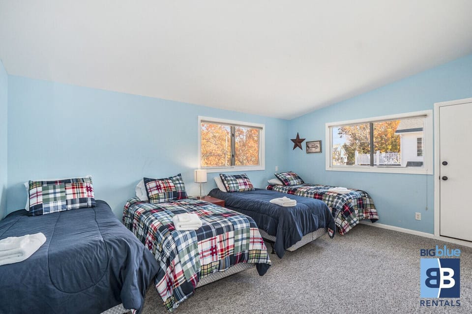 Bedroom 5 - Second Floor - Four Twin Beds