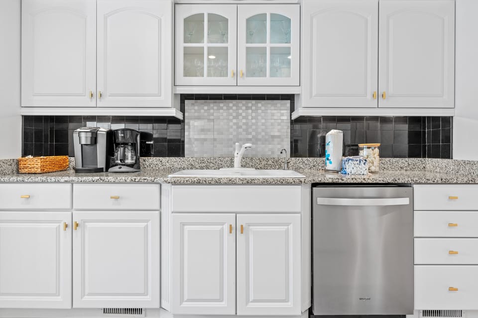 Full kitchen
