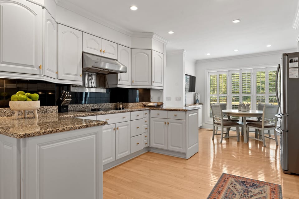 Full kitchen