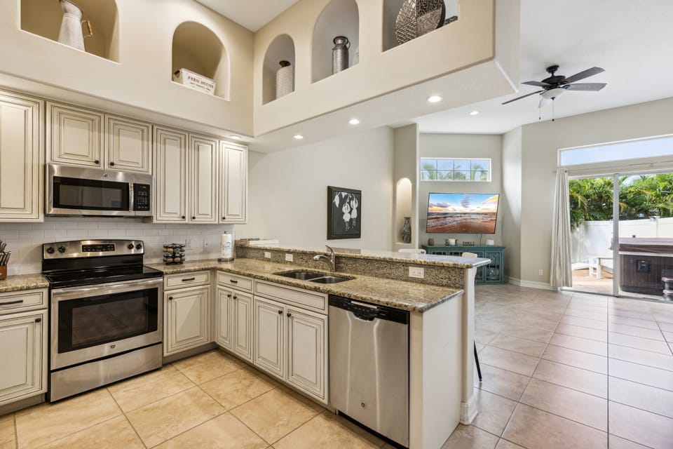 Perfect space for a famiily brunch or entertaining evening cocktails