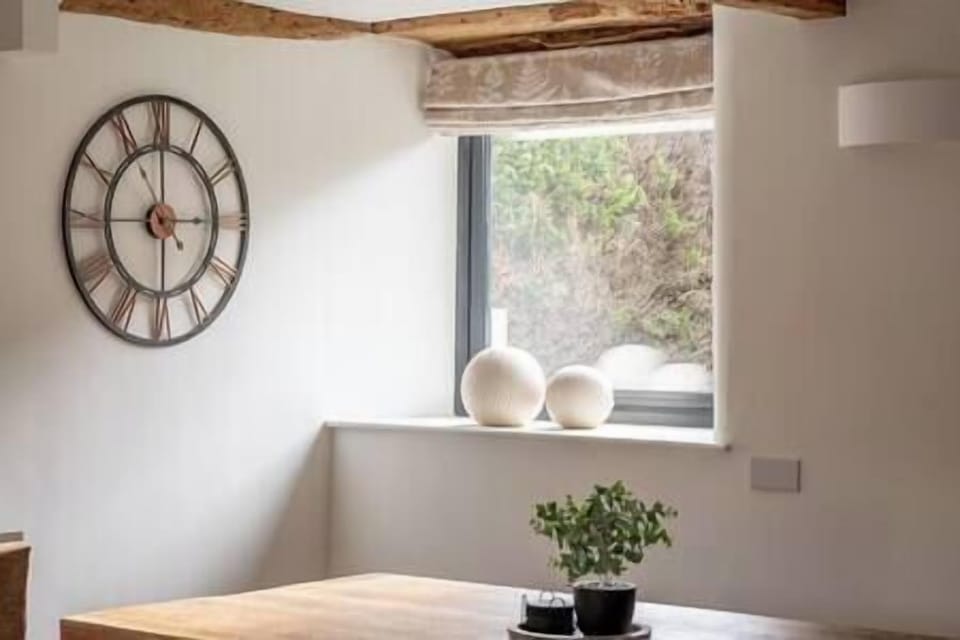 The Dining Area (2)