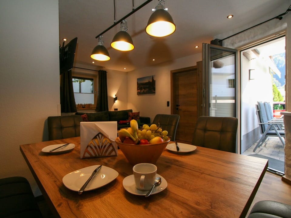 Table, Tableware, Furniture, Property, Building, Chair, Plant, Dishware, Houseplant, Interior Design