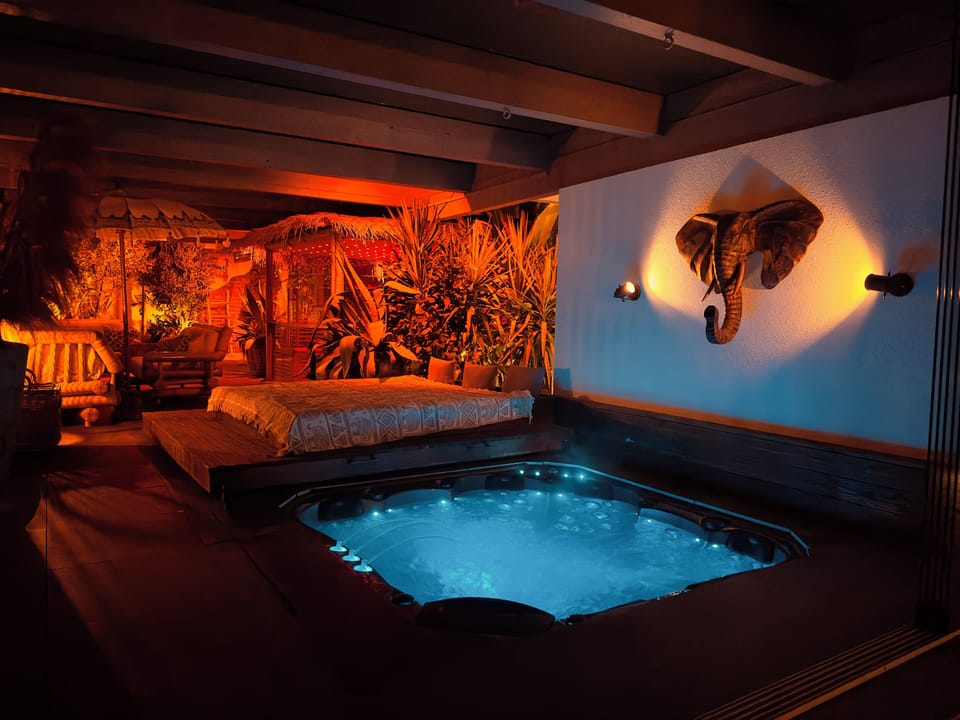 Indoor spa tub