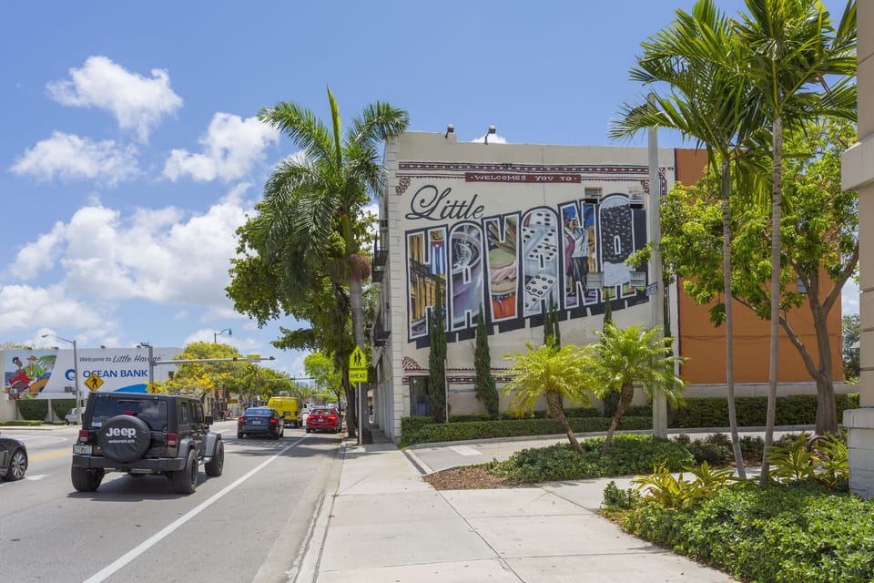 Stay in the charming neighborhood of Little Havana, close Miami Major hotspots!