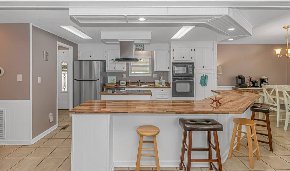 Kitchen and Bar Sitting Area