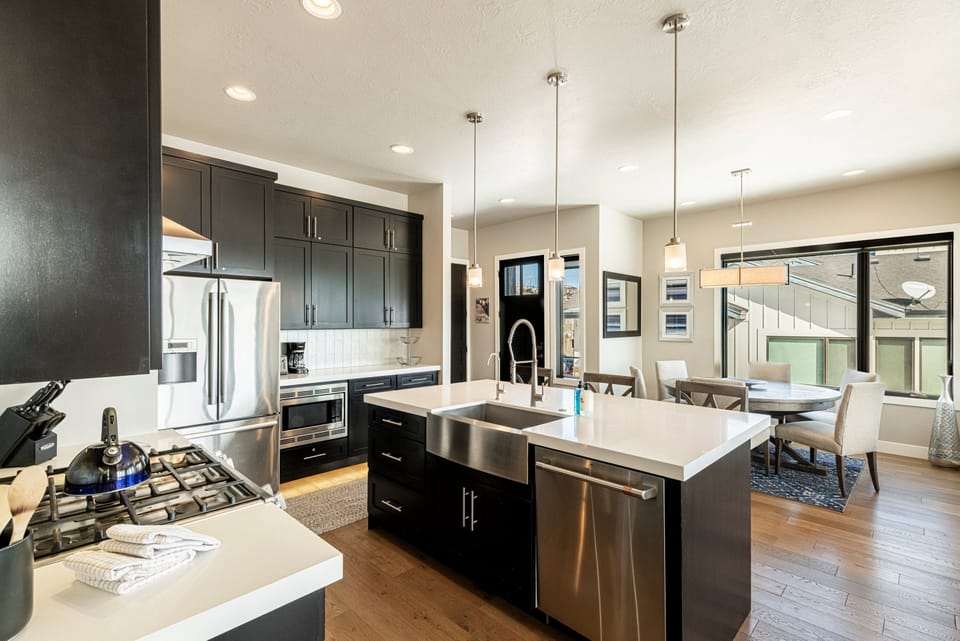 Fully Equipped Kitchen with Gas Range